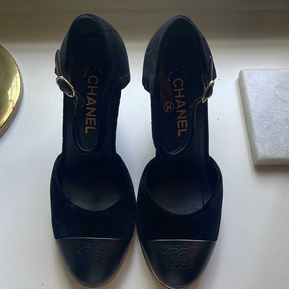 Chanel velvet lambskin cap toe wedges